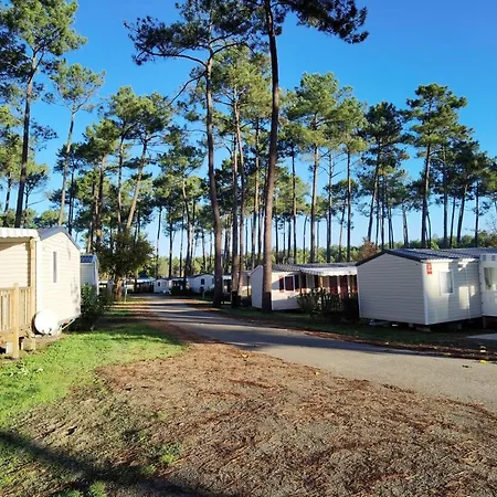Holiday home Julien: 3-bedroom Retreat With Shared Pool And Garden *