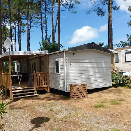Holiday home Julien: 3-bedroom Retreat With Shared Pool And Garden Saint-Julien-en-Born