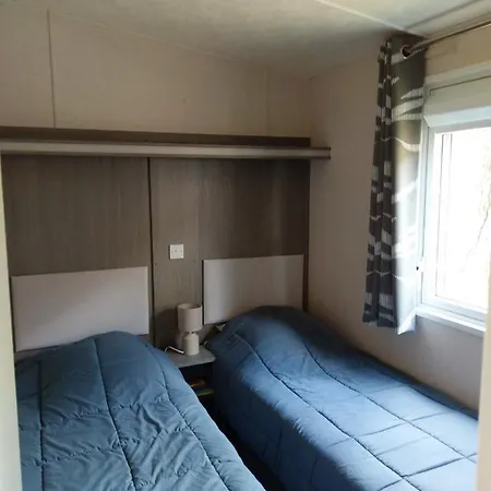 Julien: 3-bedroom Retreat With Shared Pool And Garden